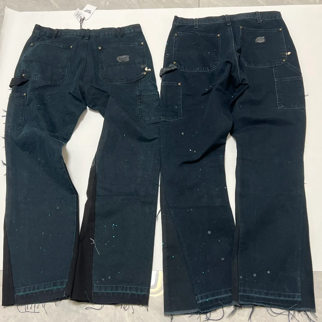 The color of the wash is particularly difficult to sample. The original version is green and black, not all black. GALLERY DEPT. LA FLARE CARPENTER PANTS. The first generation paint-splashed ink wash flared logging pants. Carhartt base version modified overalls. Green black S-XL.